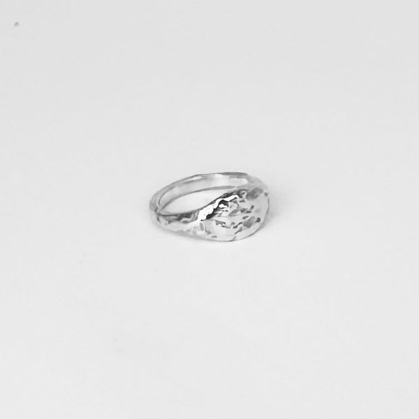 Textured signet