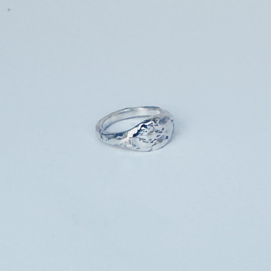 Textured signet