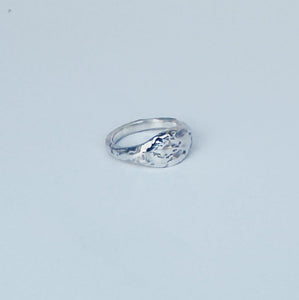 Textured signet