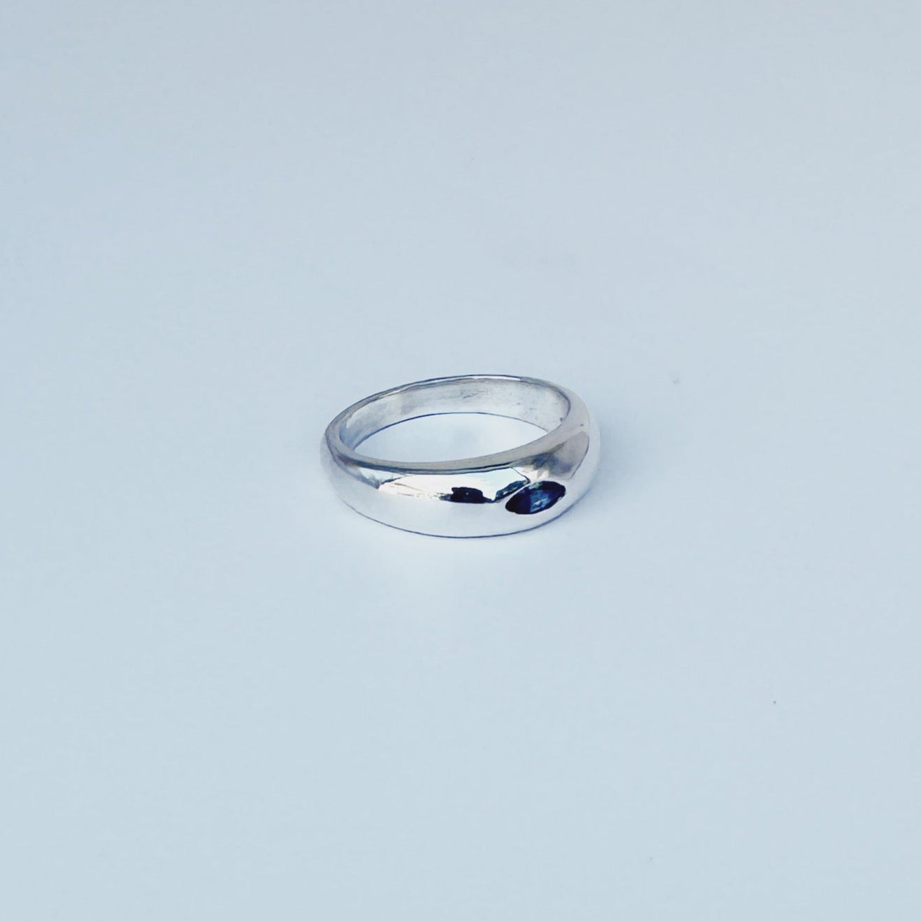 Parti sapphire signet